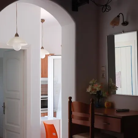 Katerina Apartment Tourlos
